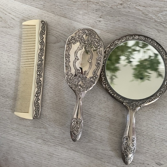 Set of 3 Vintage‎ Silver Vanity Set with Mirror, Brush, and Comb Victoria rare - Picture 3 of 8